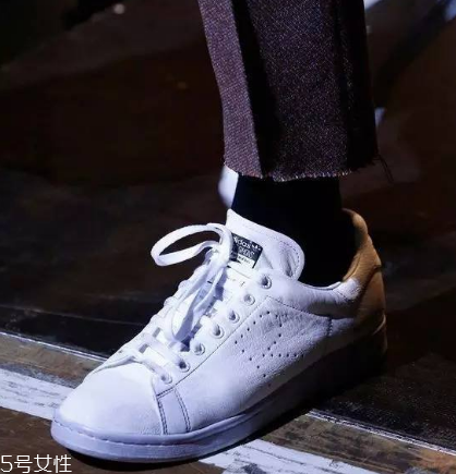 小白鞋曬黃了怎么辦？小白鞋曬黃了這樣恢復(fù)