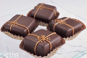 黑巧克力為什么會變白 黑巧克力發白能吃嗎