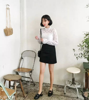黑色半身裙怎么搭配？黑色半身裙搭配技巧