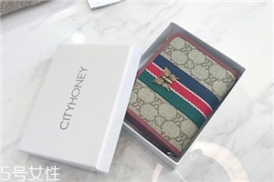 錢包軟皮好還是硬皮好？錢包皮質軟硬對比