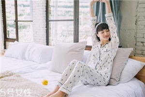 睡衣大點(diǎn)好還是小點(diǎn)好？睡衣買大的還是小的