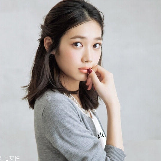 女生中長發如何留顯瘦 五款顯瘦中長發發型