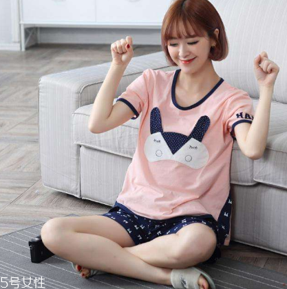 睡衣和睡袍哪個好？睡衣好還是睡袍好