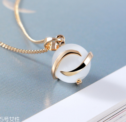 項鏈是黃金還是鉑金好？項鏈買黃金還是鉑金