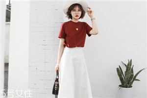 皮膚黃穿什么顏色顯白？適合黃皮女生的衣服顏色