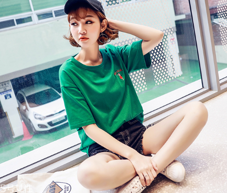 皮膚黃穿什么顏色顯白？適合黃皮女生的衣服顏色