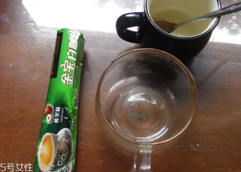 白咖啡是什么顏色？白咖啡是白色嗎？