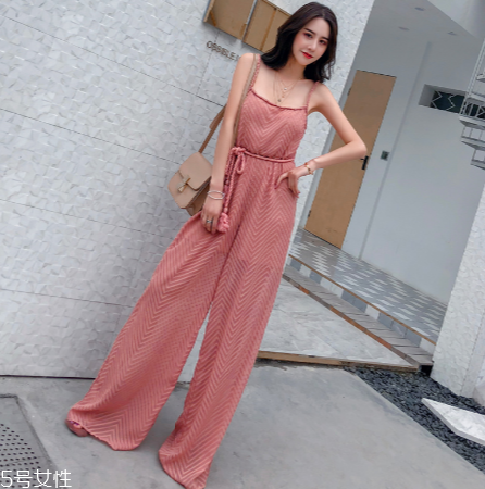 吊帶怎么搭配？吊帶搭配圖片