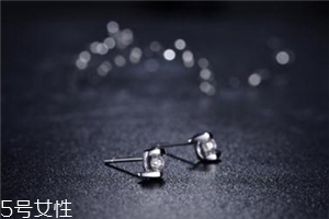 耳釘扣太緊怎么辦？耳釘扣太緊怎么取下來？