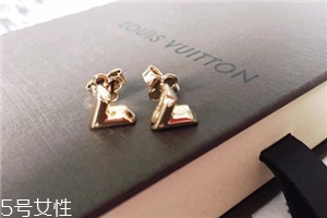 耳釘穿不過(guò)去怎么辦？耳釘卡在中間怎么處理？