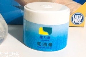蛇油膏治腳氣嗎？腳氣可以用蛇油膏嗎？