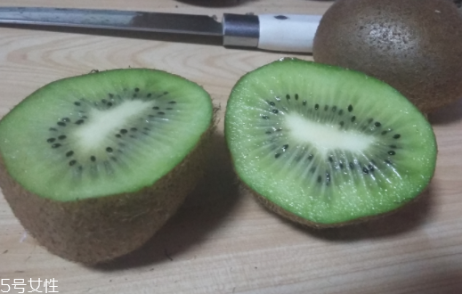 綠心獼猴桃硬的能吃嗎？硬的綠心獼猴桃能吃嗎？