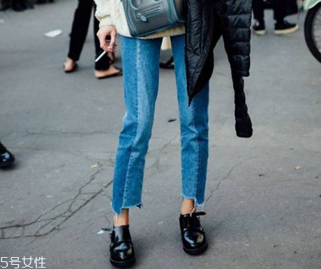 腿粗穿什么牛仔褲顯瘦？腿粗適合穿什么樣的牛仔褲？