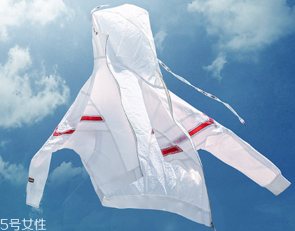 防曬衣里面穿什么？防曬衣里面怎么搭配？