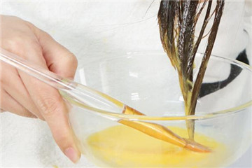 頭發干枯毛躁怎么辦 3款自制天然發膜教程