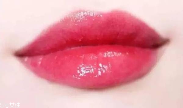 ysl唇釉105和12的區別 圣羅蘭ysl唇釉105和12哪個好看 