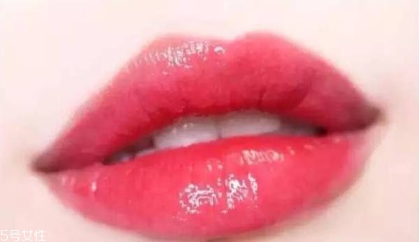 ysl唇釉105和12的區別 圣羅蘭ysl唇釉105和12哪個好看 