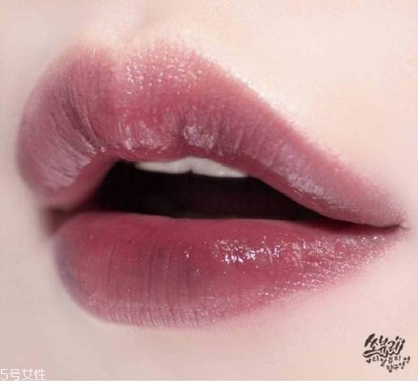 ysl唇釉105和12的區別 圣羅蘭ysl唇釉105和12哪個好看 