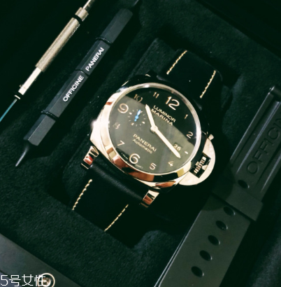 手表上弦是轉(zhuǎn)哪個(gè)方向？手表上弦是順時(shí)針還是逆時(shí)針？