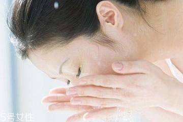 敏感肌能用煙酰胺嗎？煙酰胺過敏肌可以用嗎？
