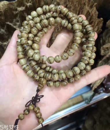 沉香手串可以用水洗嗎？沉香手串能沾水嗎？