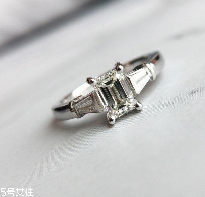 鉆戒為什么白天不閃？鉆戒白天不閃是什么原因？