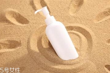 防曬霜里有熒光劑嗎？防曬霜含有熒光劑成分嗎？
