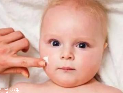 嬰兒乳液和寶寶潤膚霜哪個好？嬰兒乳液和寶寶潤膚霜區別