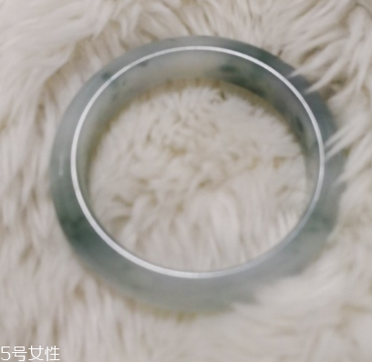 手鐲什么顏色好看？手鐲買哪種顏色好？