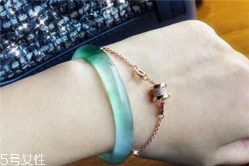 手鐲什么顏色好看？手鐲買哪種顏色好？