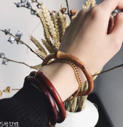 雞血藤手鐲有什么功效？雞血藤手鐲佩戴的好處
