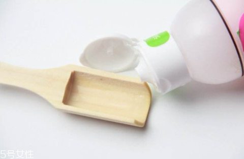 油皮痘痘肌怎么護膚？油皮致痘的4大誤區