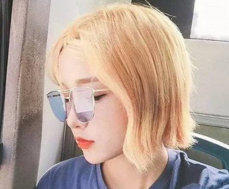 亞麻白金色頭發圖片女 傳說中的洋娃娃色