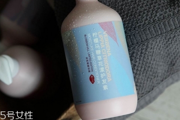 護發素會傷害頭發嗎 護發素是護發的