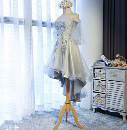 參加宴會穿什么衣服 讓你精致又優雅