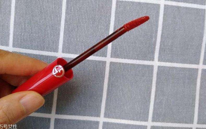 阿瑪尼紅管405什么質地 不會流動的番茄醬