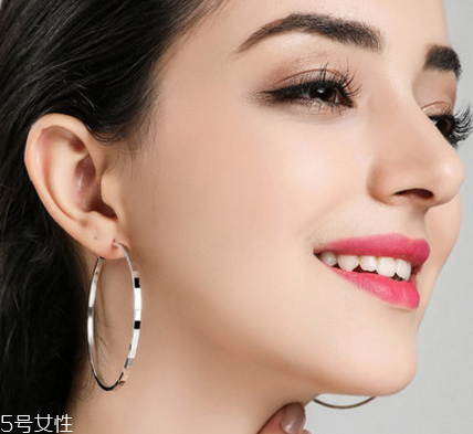 臉大適合戴什么樣的耳環 耳飾小盤點