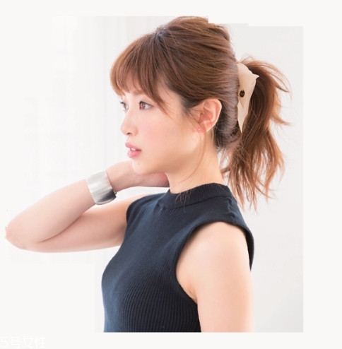 韓國女生發型綁扎方法 韓國最紅的隨興盤發
