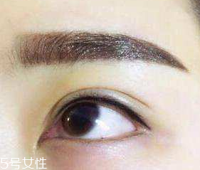 半永久美瞳線發炎怎么辦 眼膏和眼藥水備在身邊