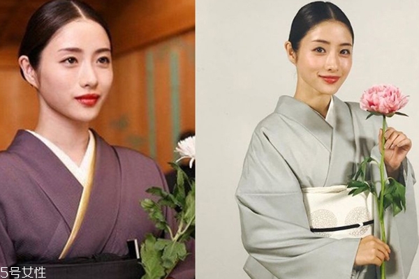 高嶺之花石原里美口紅色號是哪個(gè) 3個(gè)顏色混搭而成
