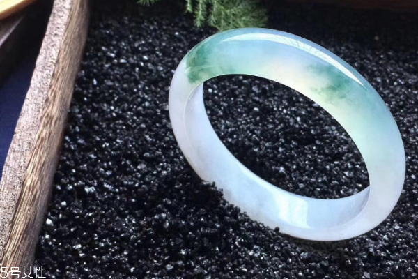 翡翠手鐲有棉絮怎么養 讓手鐲更通透