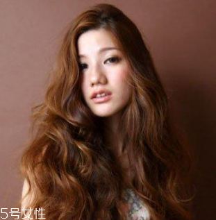 卷發怎么打理自然又卷 這些小技巧你要學會