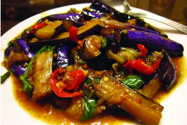 茄子怎么烤好吃？買(mǎi)茄子要有手感還看這里的大小