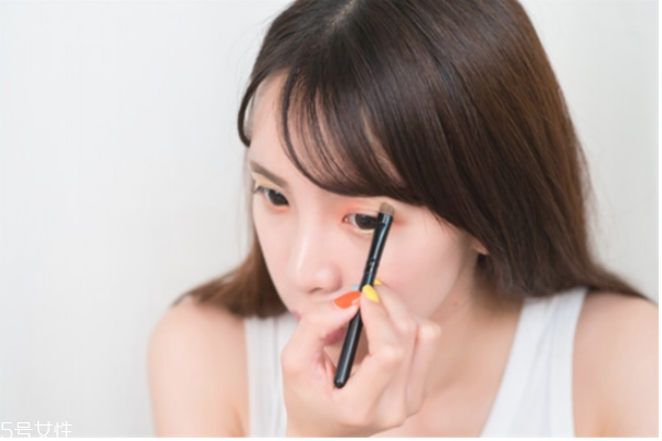 怎么化妝好看簡(jiǎn)單步驟 畫(huà)出美美妝容