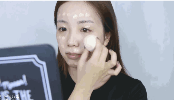 怎么化妝好看簡(jiǎn)單步驟 畫(huà)出美美妝容