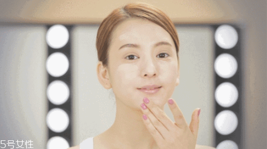 怎么化妝好看簡(jiǎn)單步驟 畫(huà)出美美妝容
