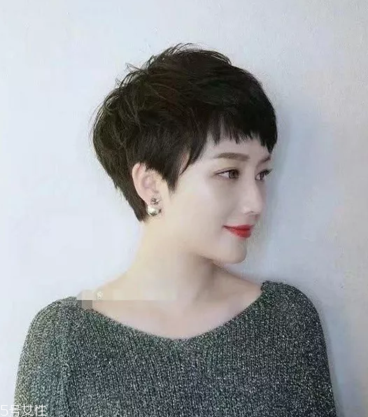 發量少怎么扎馬尾圖解 2招拯救微禿女孩