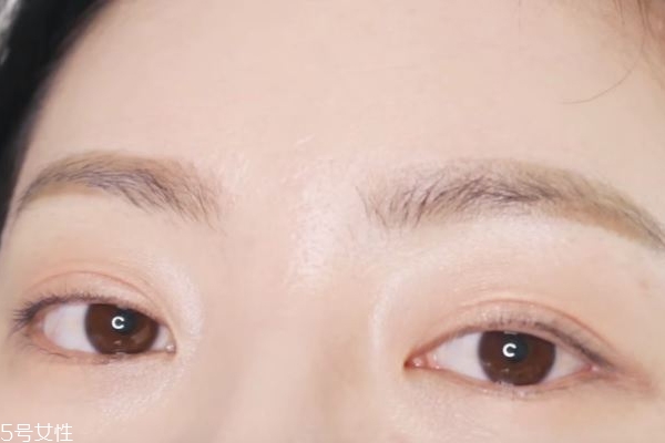 眼鏡妝怎么畫可愛 4步驟打造精神煥發眼妝
