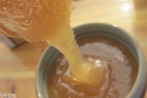 蜂蜜夏天也會結晶嗎 蜂蜜結晶了還能吃嗎