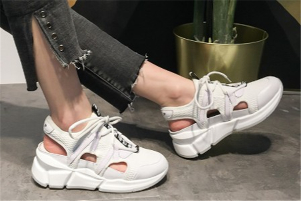 小白鞋什么季節穿？適合穿小白鞋的季節